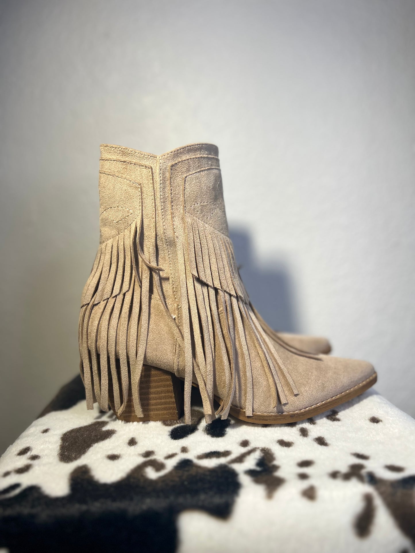 Amairani sand fringe boots