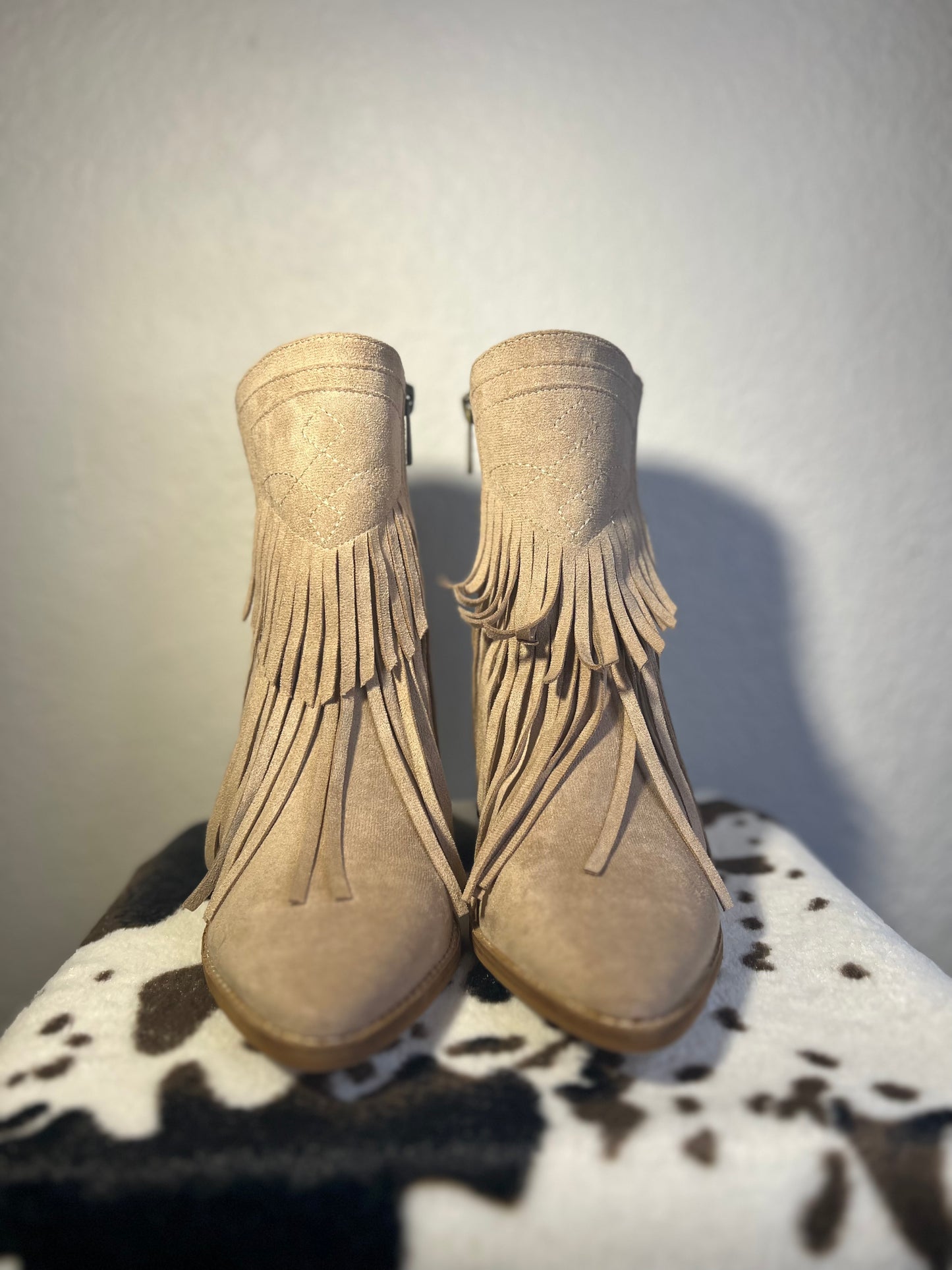 Amairani sand fringe boots