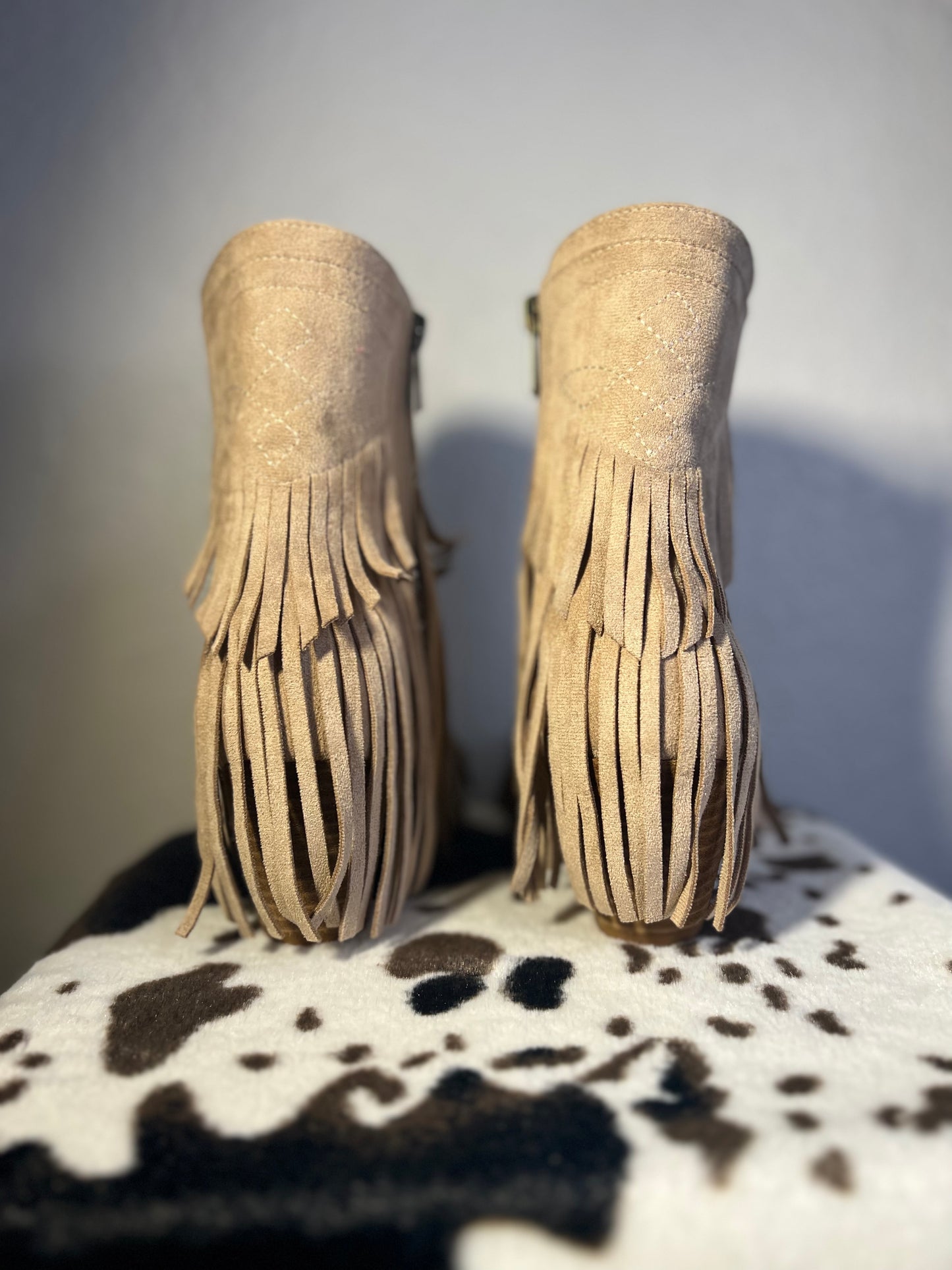 Amairani sand fringe boots